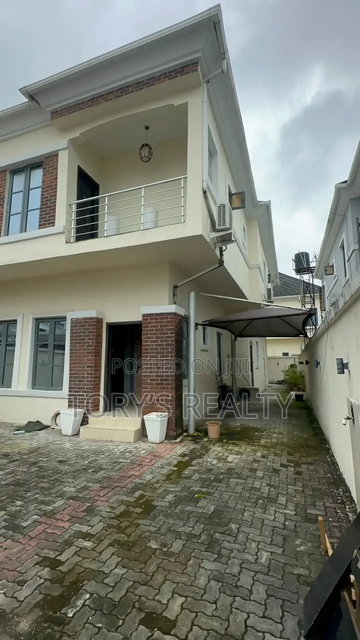 3bdrm Duplex in Chevron for rent