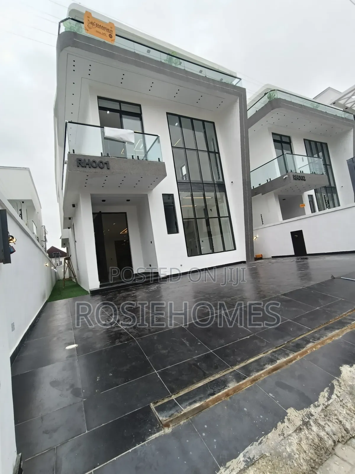 5bdrm Duplex in Deffodil Estate, Chevron for sale