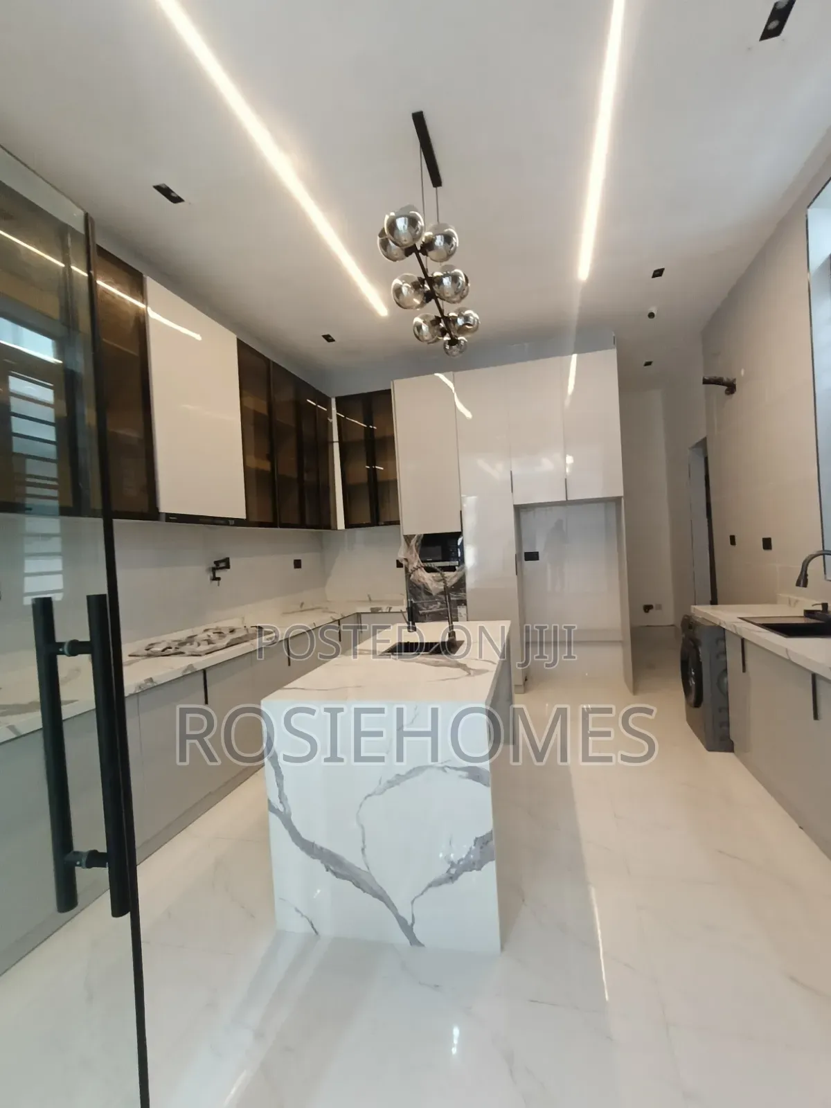 5bdrm Duplex in Deffodil Estate, Chevron for sale