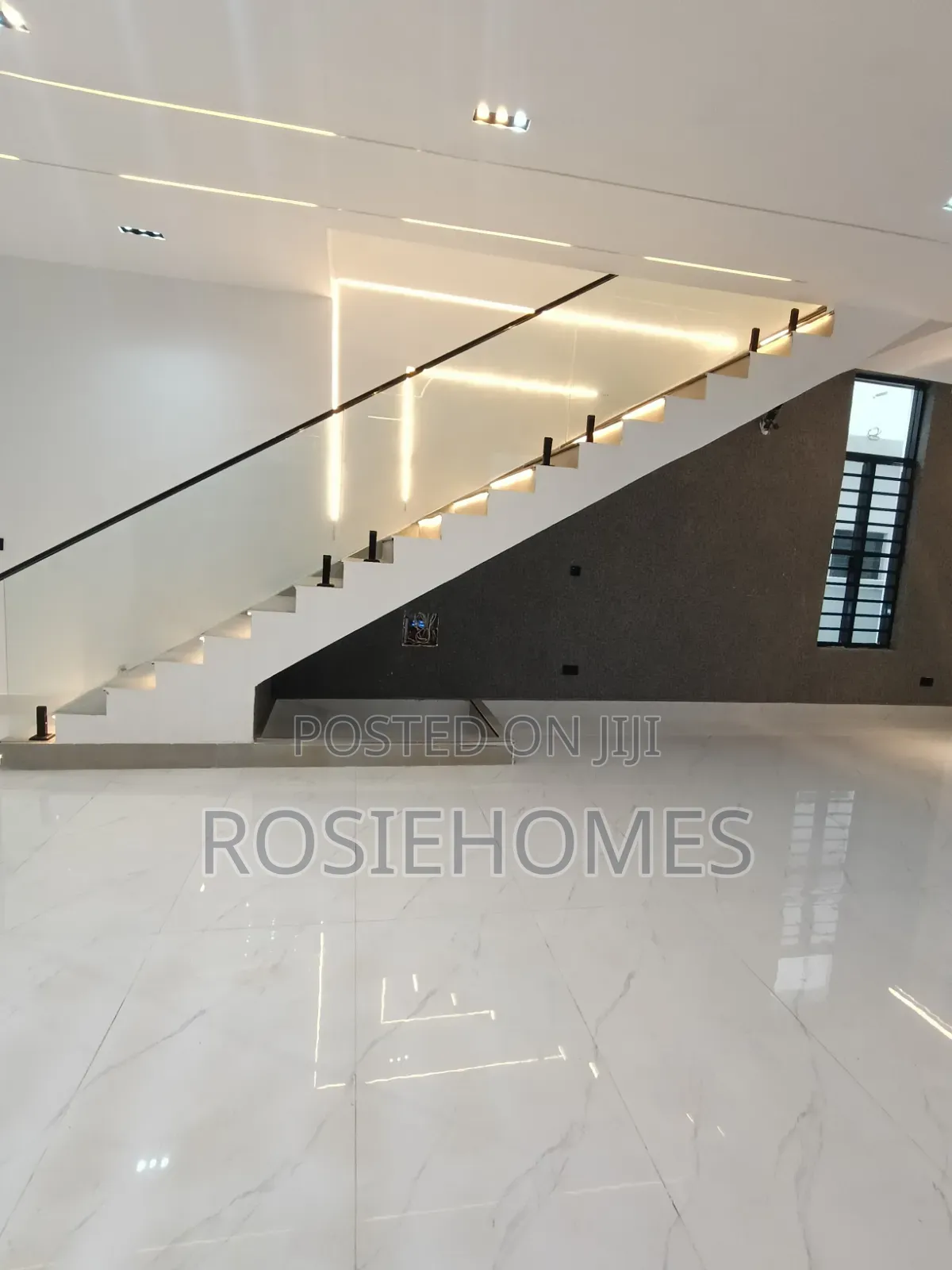 5bdrm Duplex in Deffodil Estate, Chevron for sale