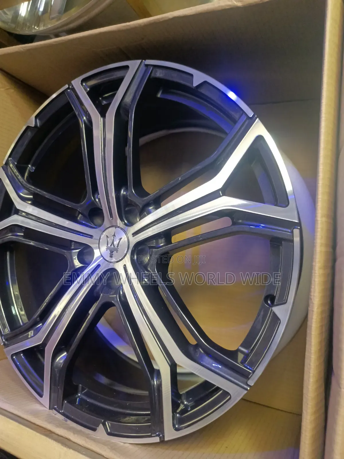 Maserati Levante Alloy Wheel, Likely a 21ch Model Finishin Dark Grey