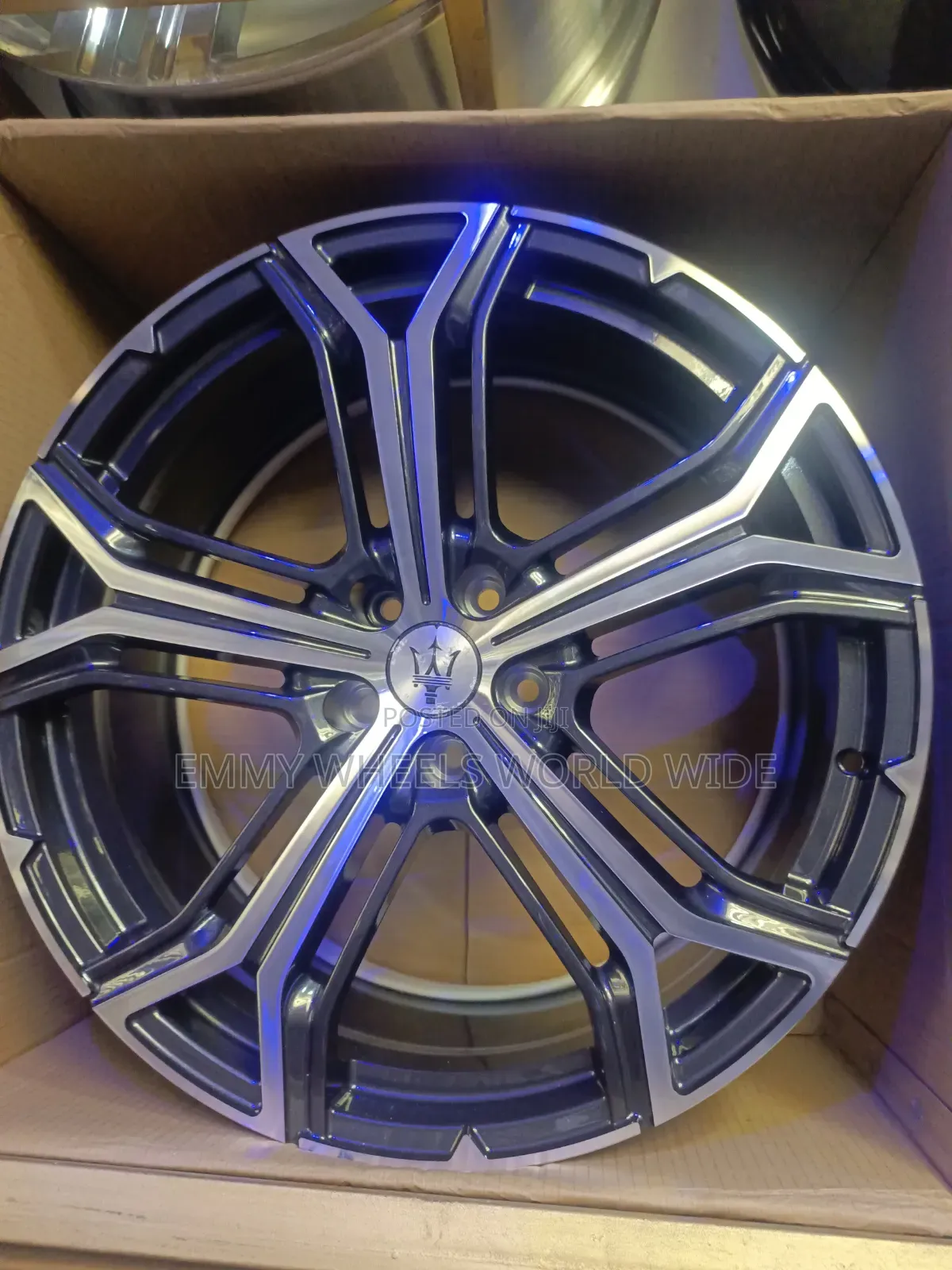 Maserati Levante Alloy Wheel, Likely a 21ch Model Finishin Dark Grey
