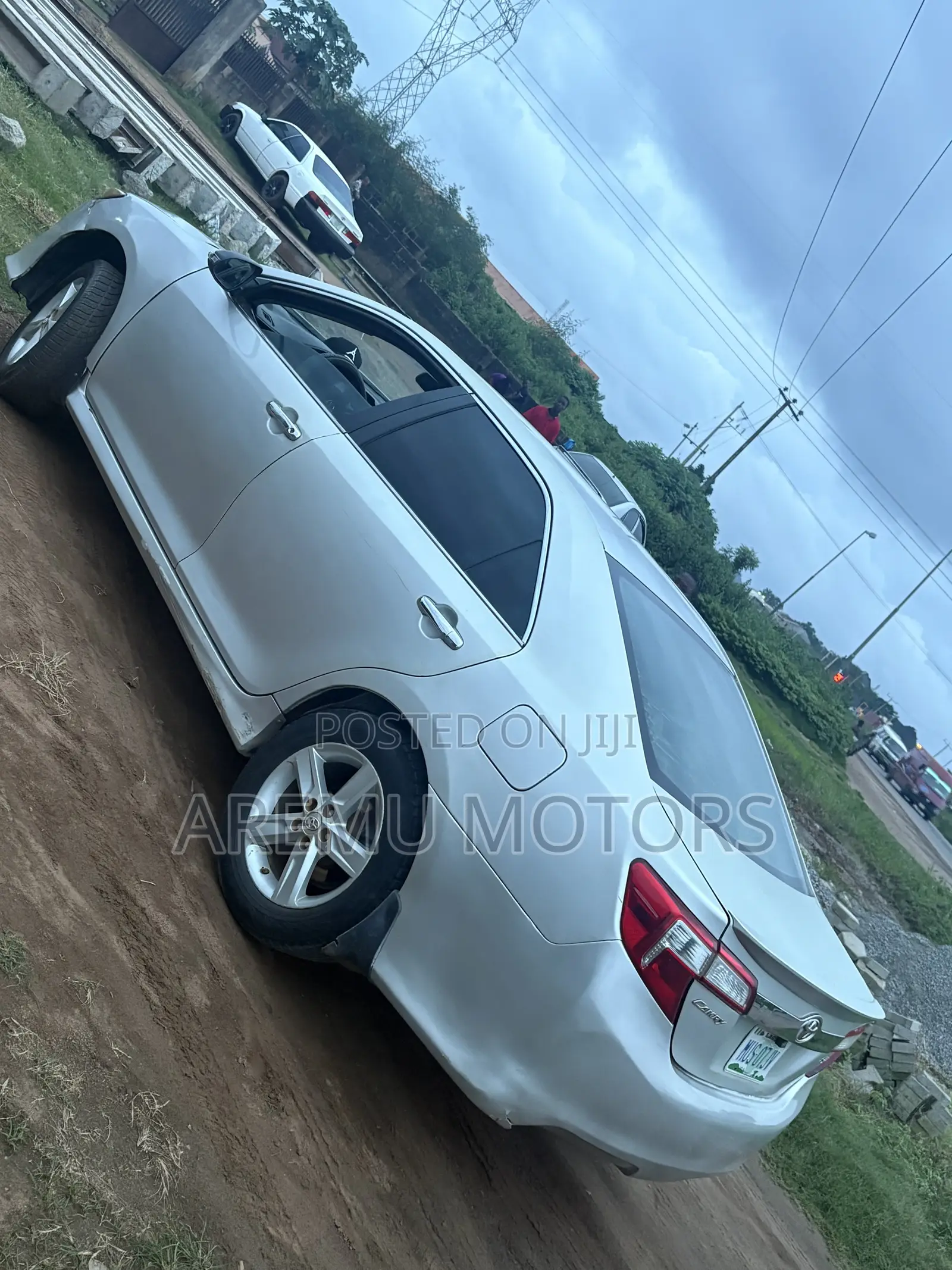 Toyota Camry SE 4dr Sedan (2.5L 4cyl 6A) 2013 Silver