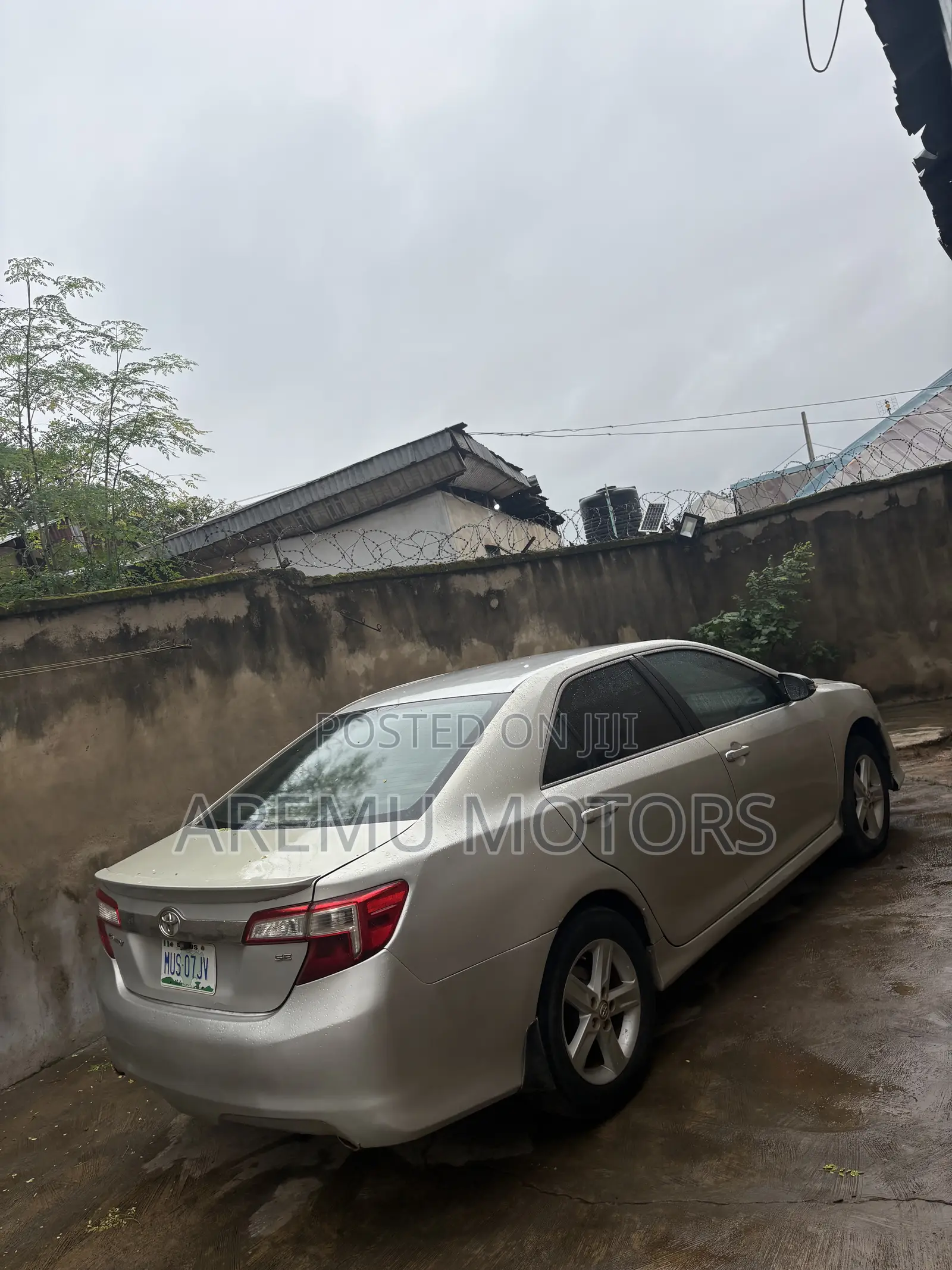 Toyota Camry SE 4dr Sedan (2.5L 4cyl 6A) 2013 Silver