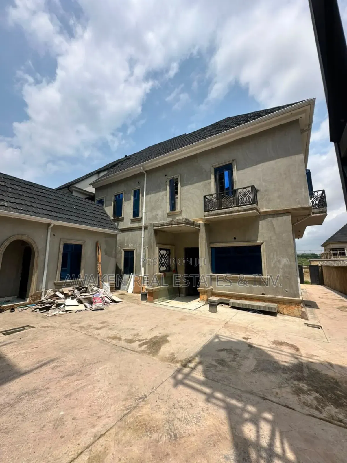 4bdrm Duplex in Central Business District for sale