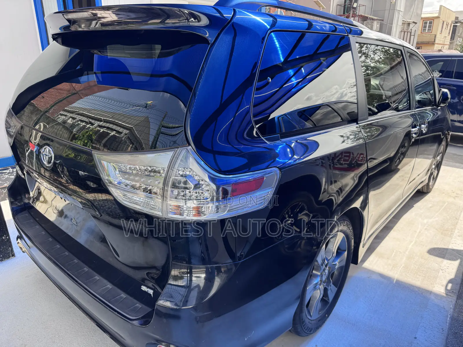 Toyota Sienna SE Premium 8-Passenger 4dr Minivan (3.5L 6cyl 6A) 2015