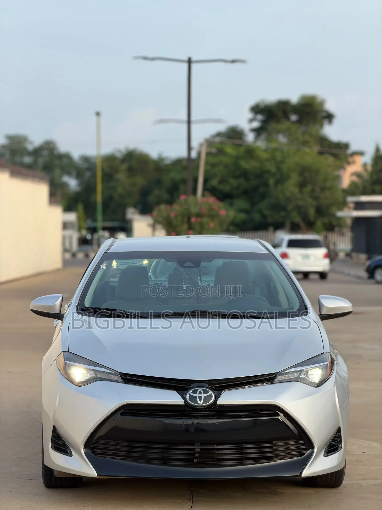 Toyota Corolla LE ECO 4dr Sedan (1.8L 4cyl CVT) 2017 Silver