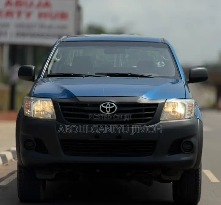 Toyota Hilux 2015 Blue