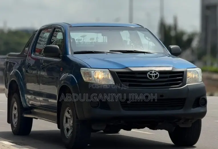 Toyota Hilux 2015 Blue