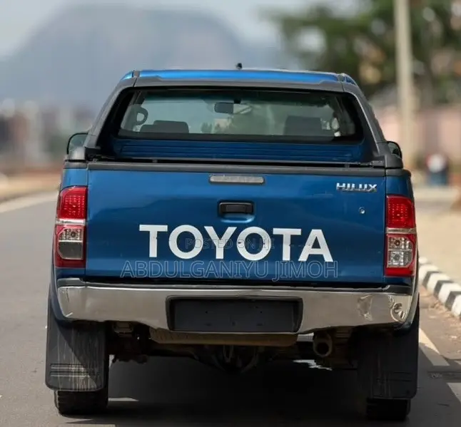 Toyota Hilux 2015 Blue