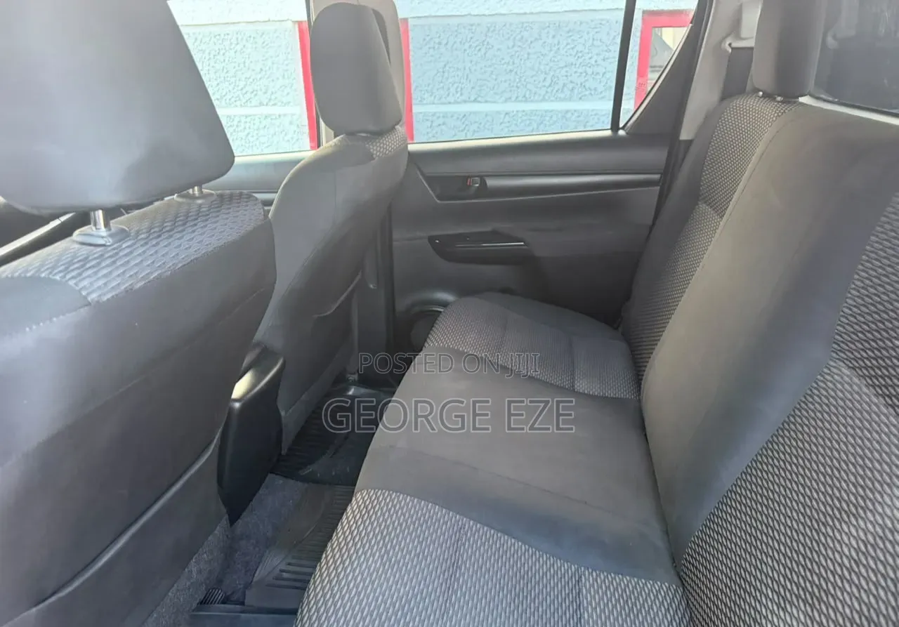 Toyota Hilux 2018 Black