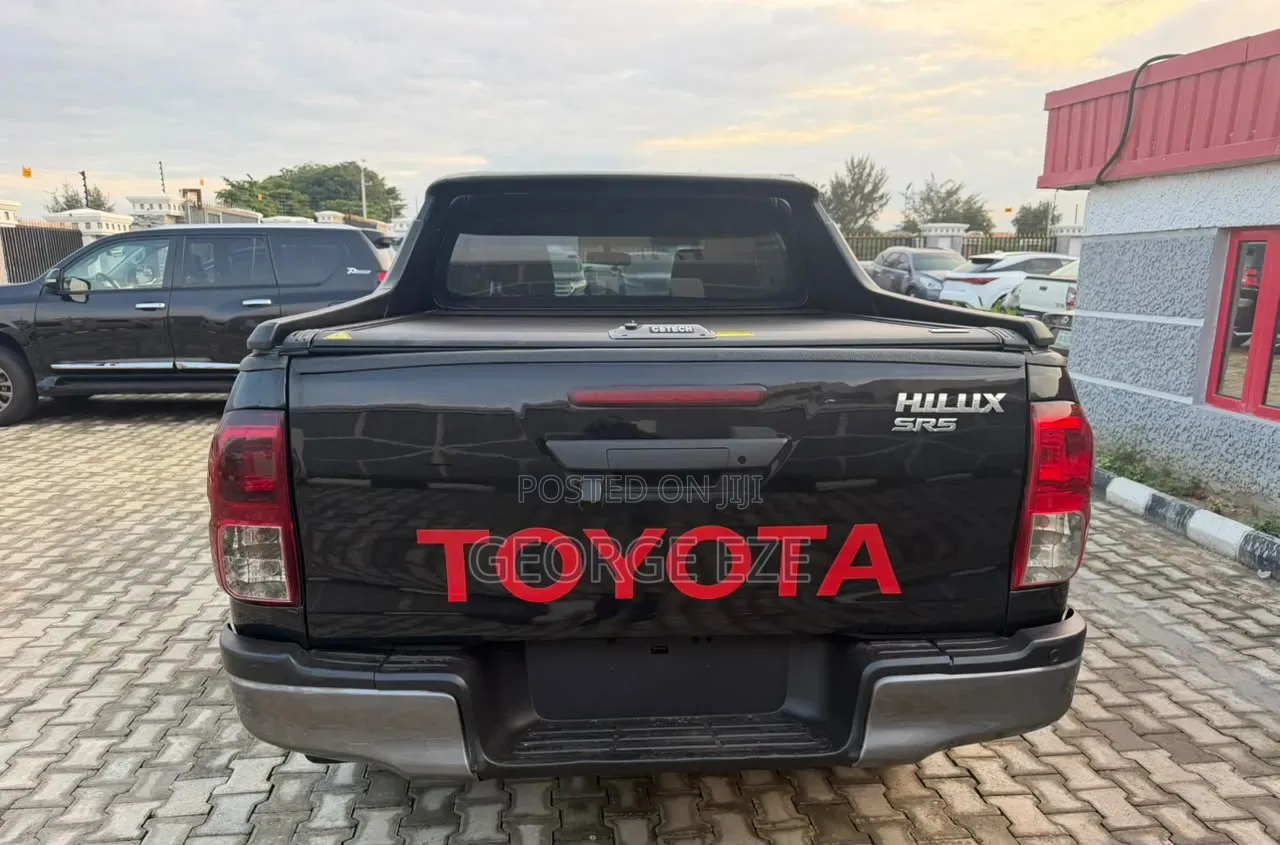 Toyota Hilux 2018 Black