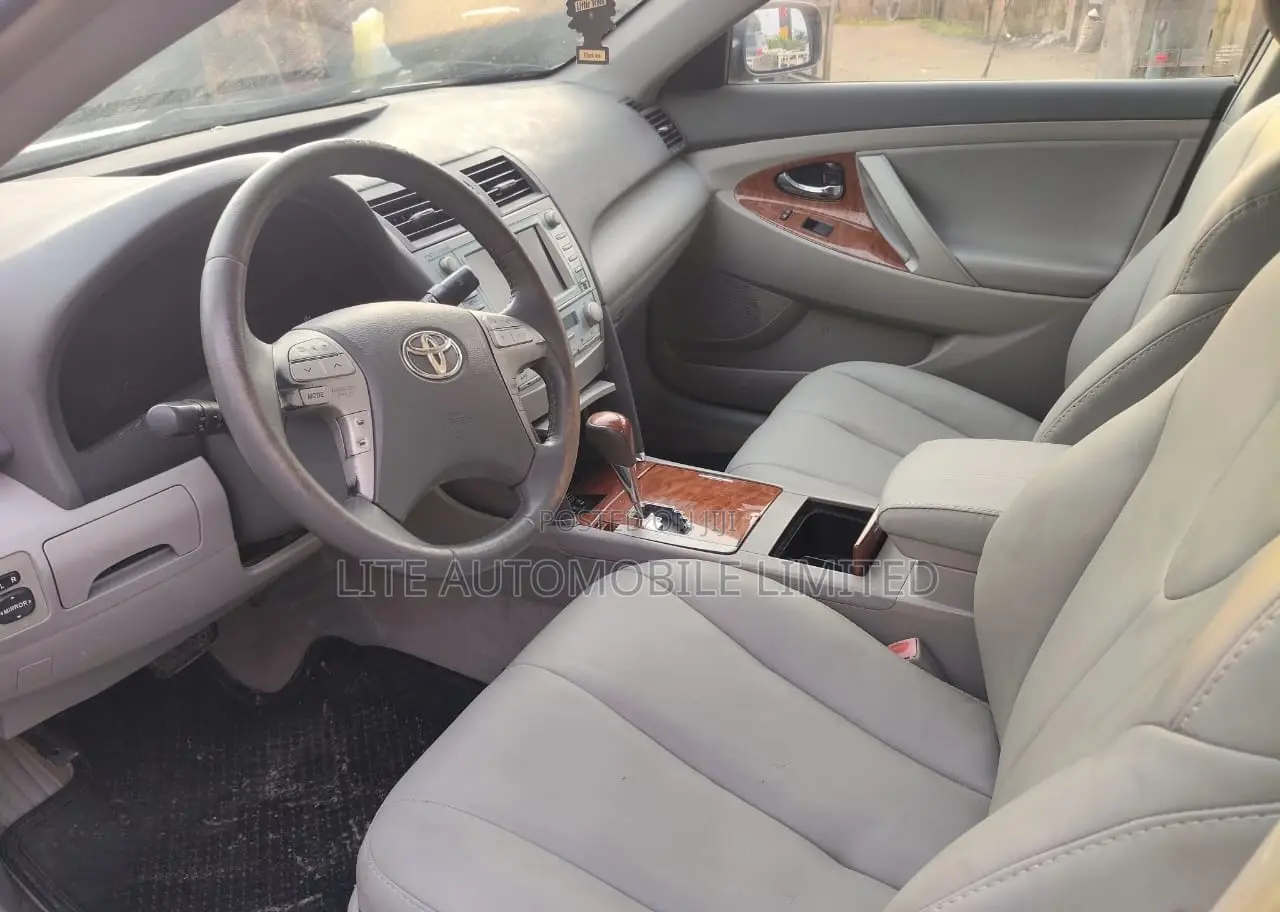 Toyota Camry XLE V6 4dr Sedan (3.5L 6cyl 6AM) 2009 Gray