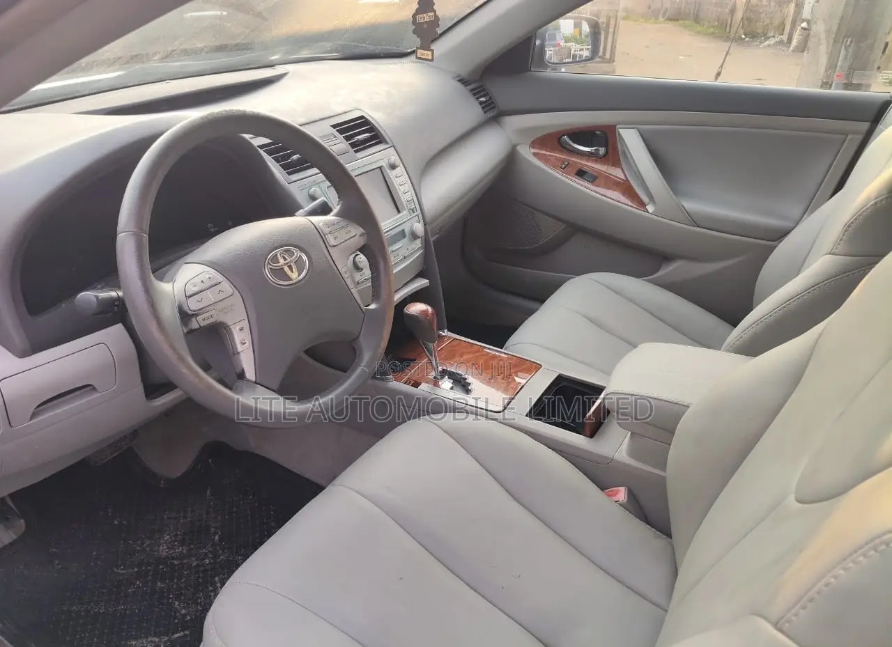 Toyota Camry XLE V6 4dr Sedan (3.5L 6cyl 6AM) 2009 Gray