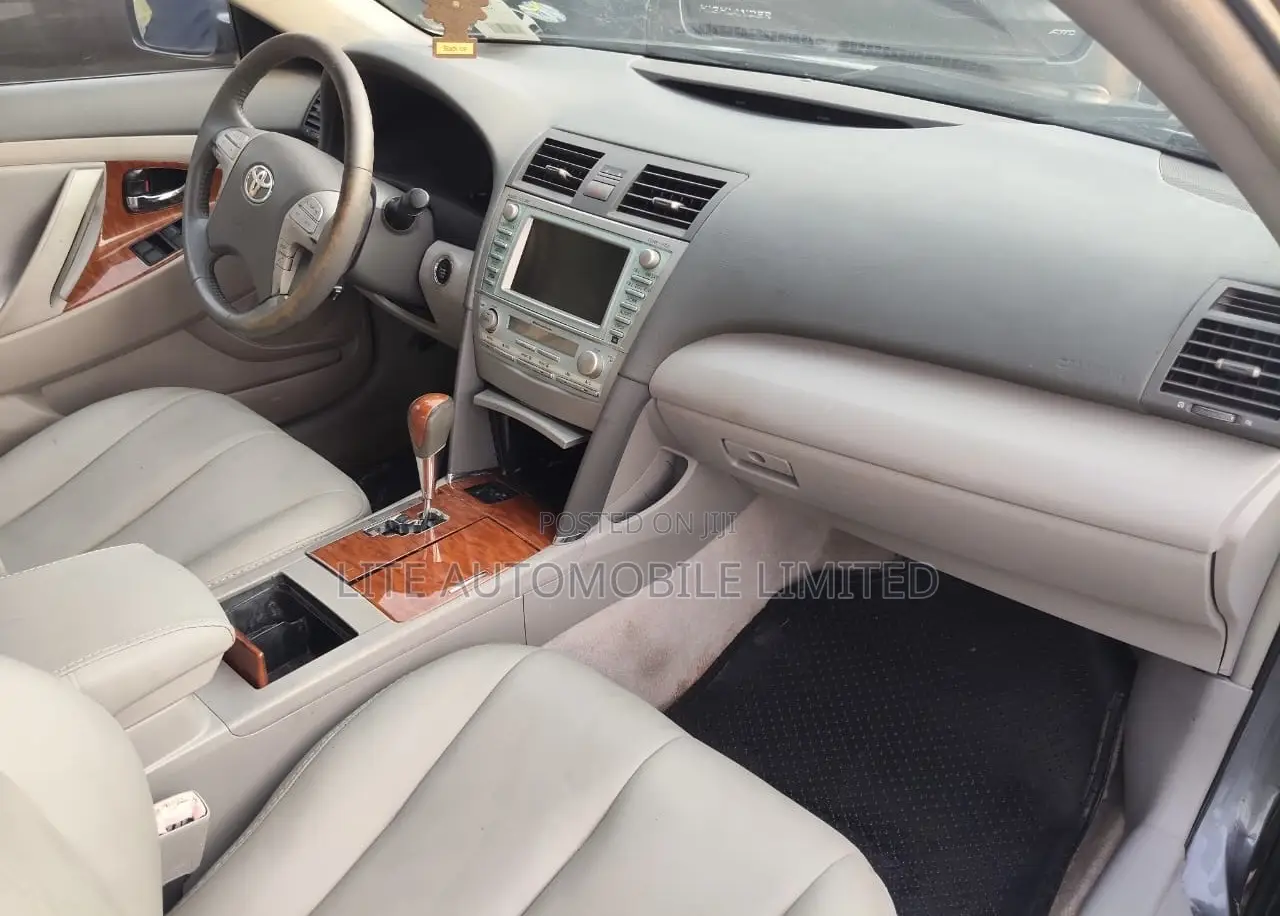Toyota Camry XLE V6 4dr Sedan (3.5L 6cyl 6AM) 2009 Gray