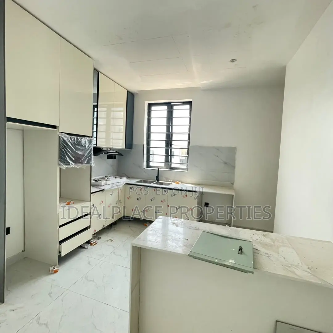 2bdrm Apartment in Lekki Phase 1 for sale