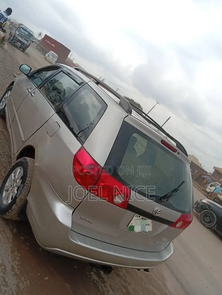 Toyota Sienna 2007