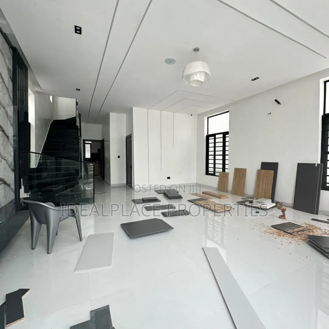 5bdrm Duplex in Sangotedo for sale