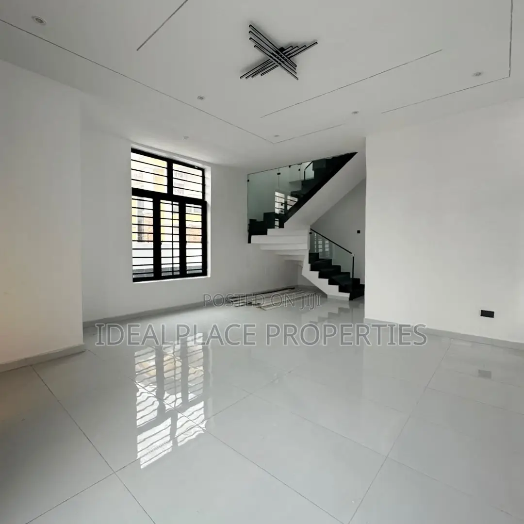 5bdrm Duplex in Sangotedo for sale