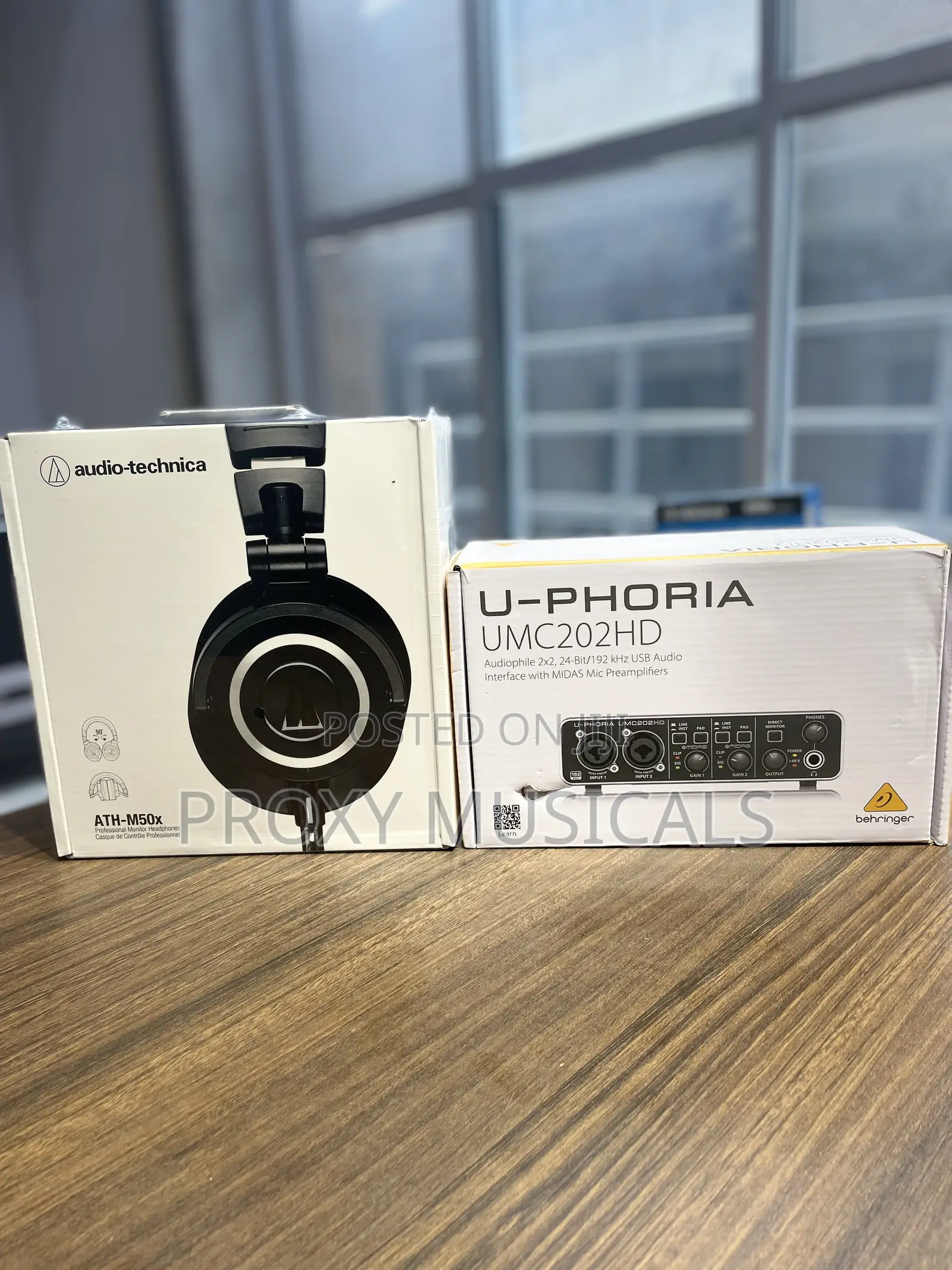 Audio Technica M50x Headphone Behringer U-Phoria UMC202HD Soundcard