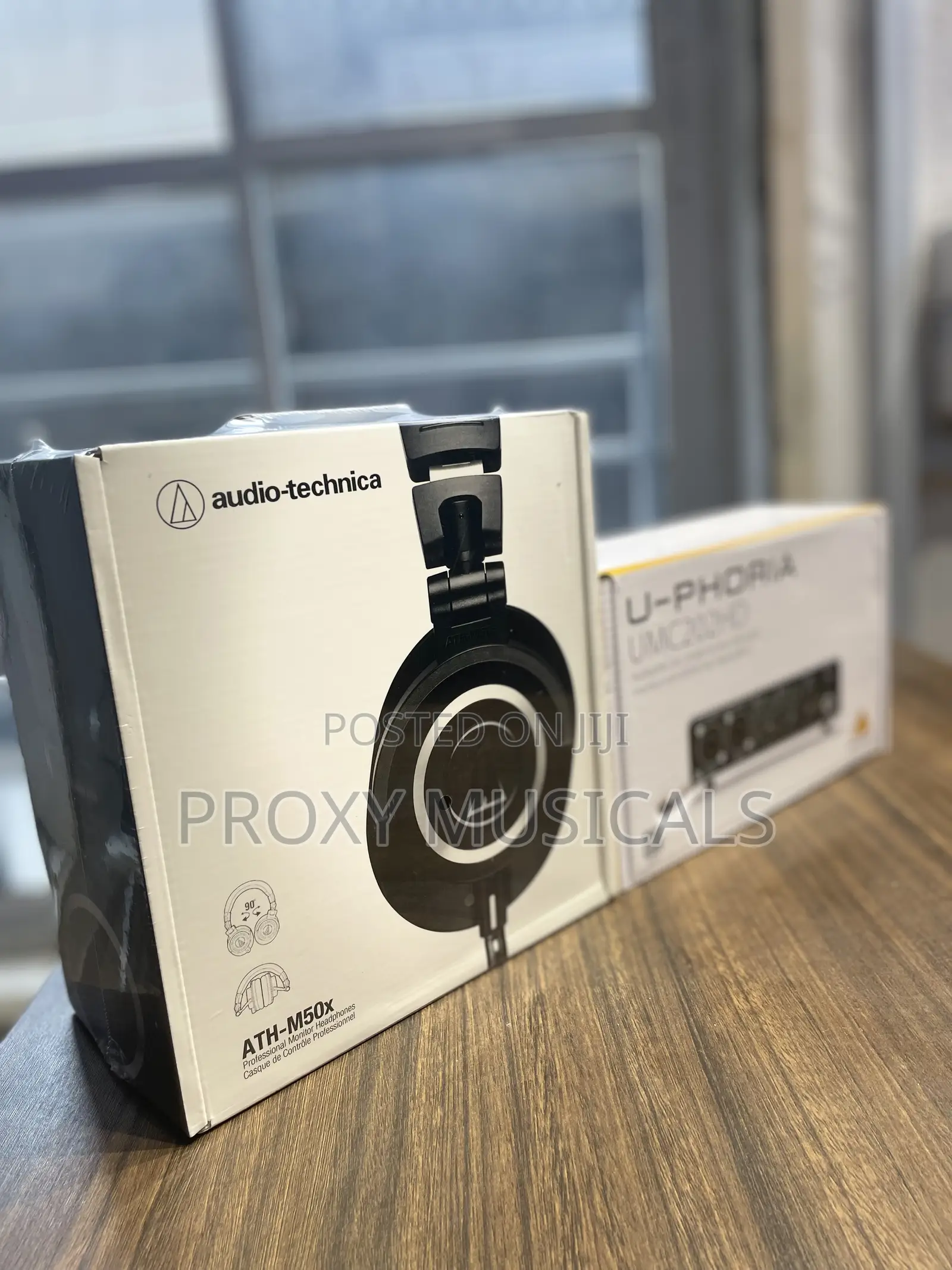 Audio Technica M50x Headphone Behringer U-Phoria UMC202HD Soundcard