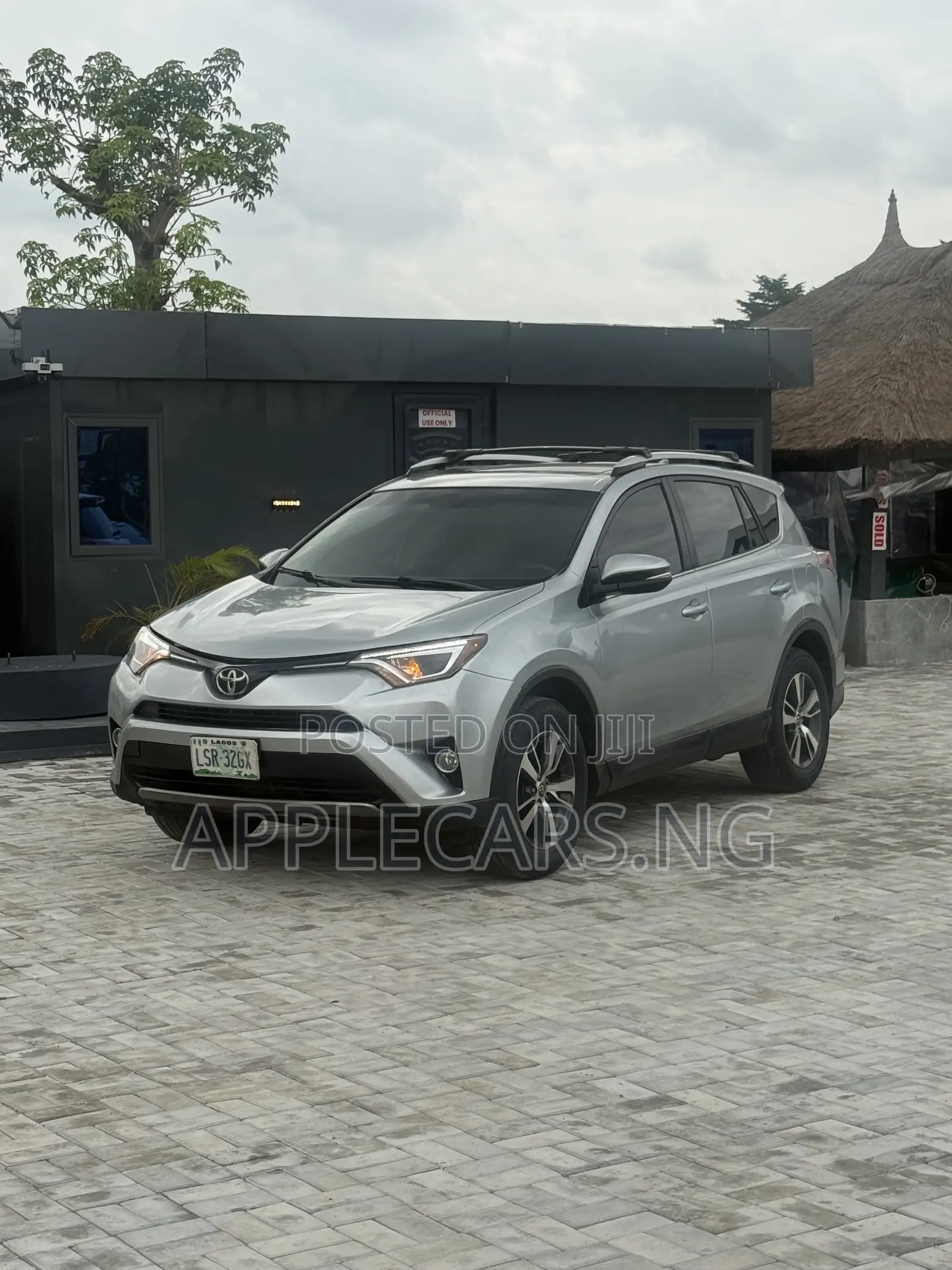 Toyota RAV4 XLE AWD (2.5L 4cyl 6A) 2016 Silver