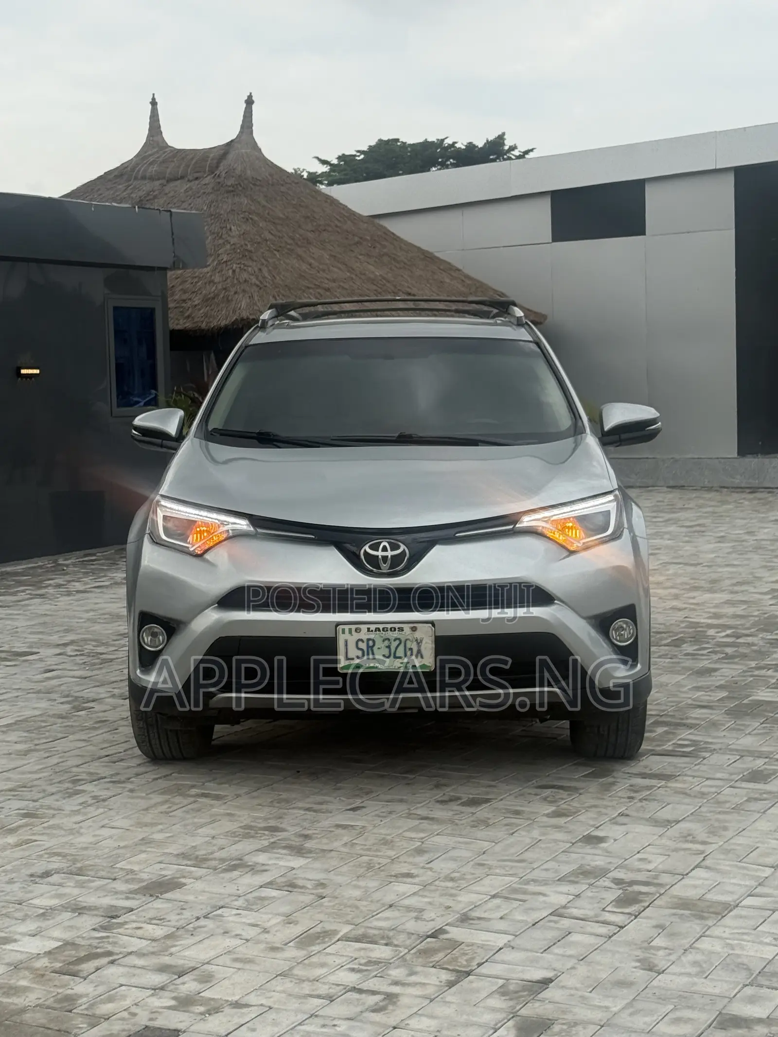 Toyota RAV4 XLE AWD (2.5L 4cyl 6A) 2016 Silver
