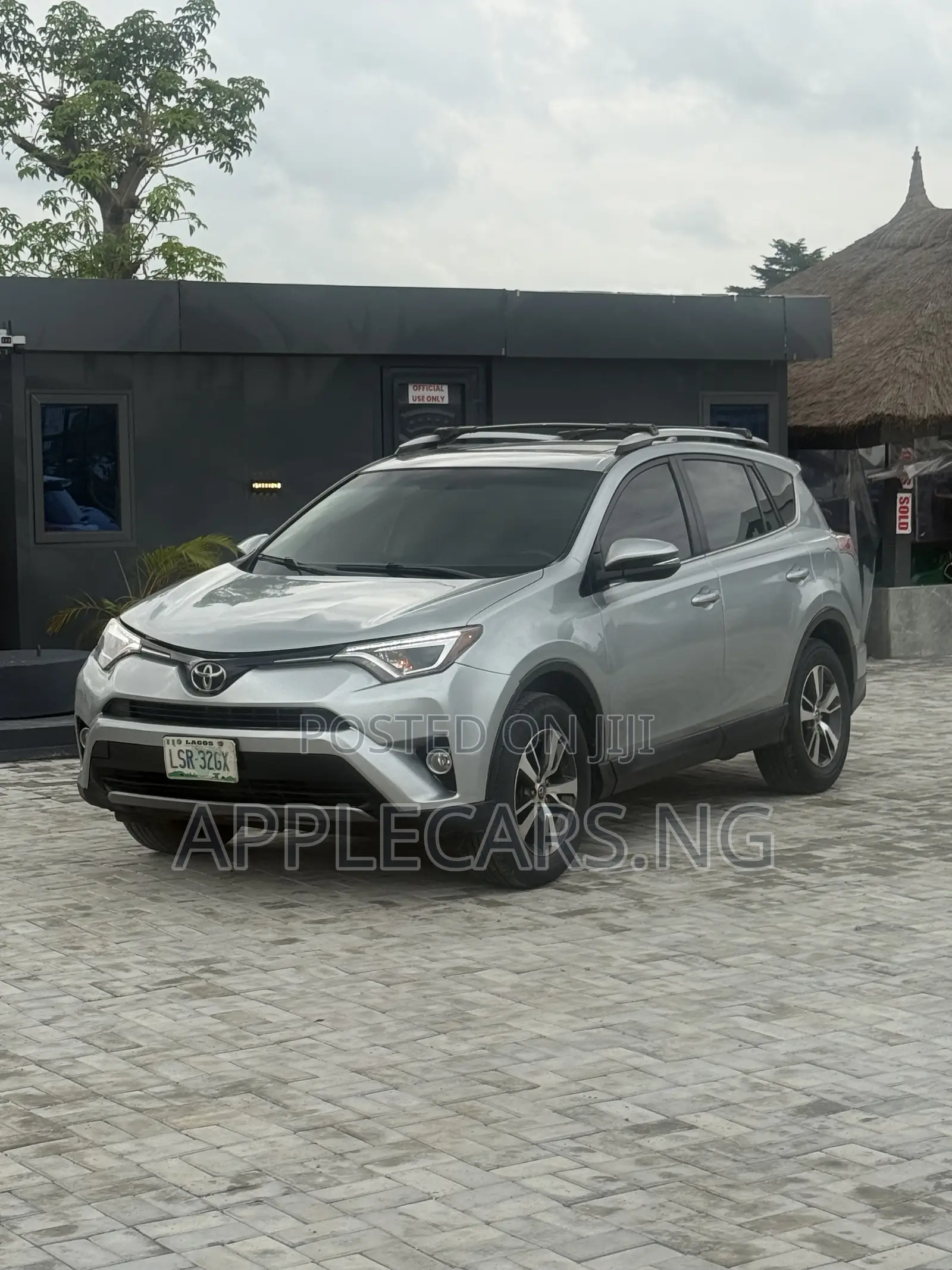 Toyota RAV4 XLE AWD (2.5L 4cyl 6A) 2016 Silver