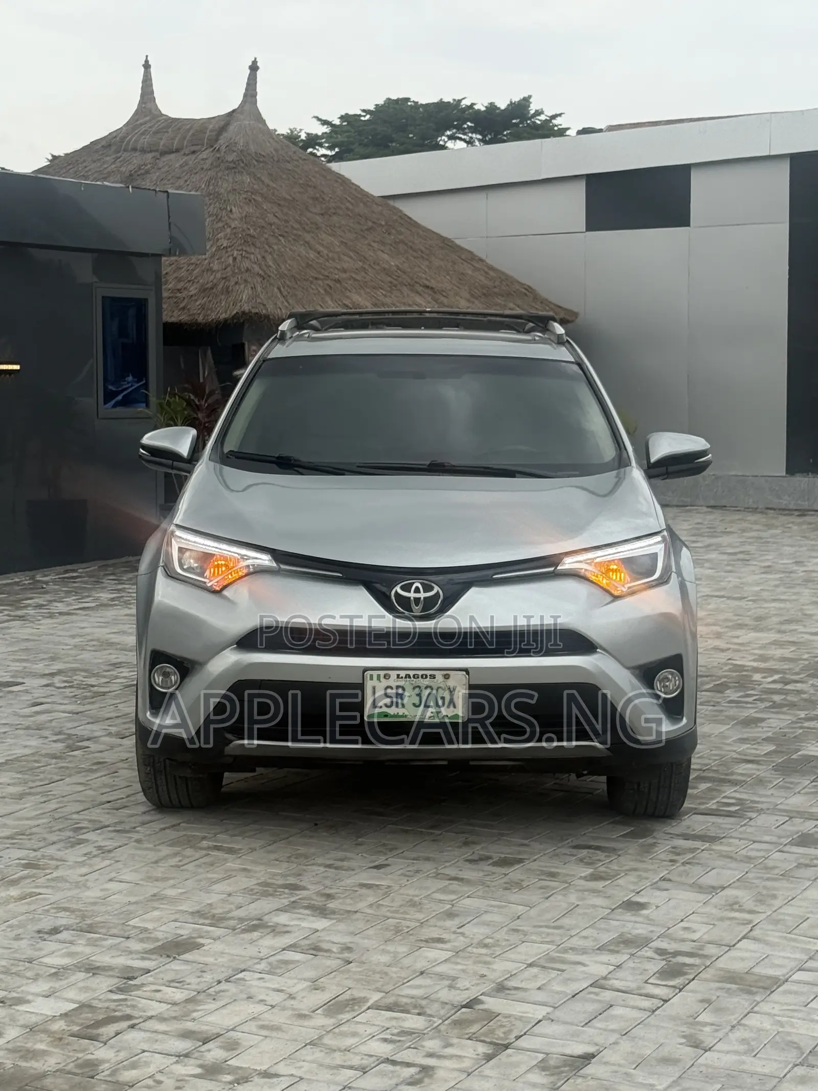 Toyota RAV4 XLE AWD (2.5L 4cyl 6A) 2016 Silver