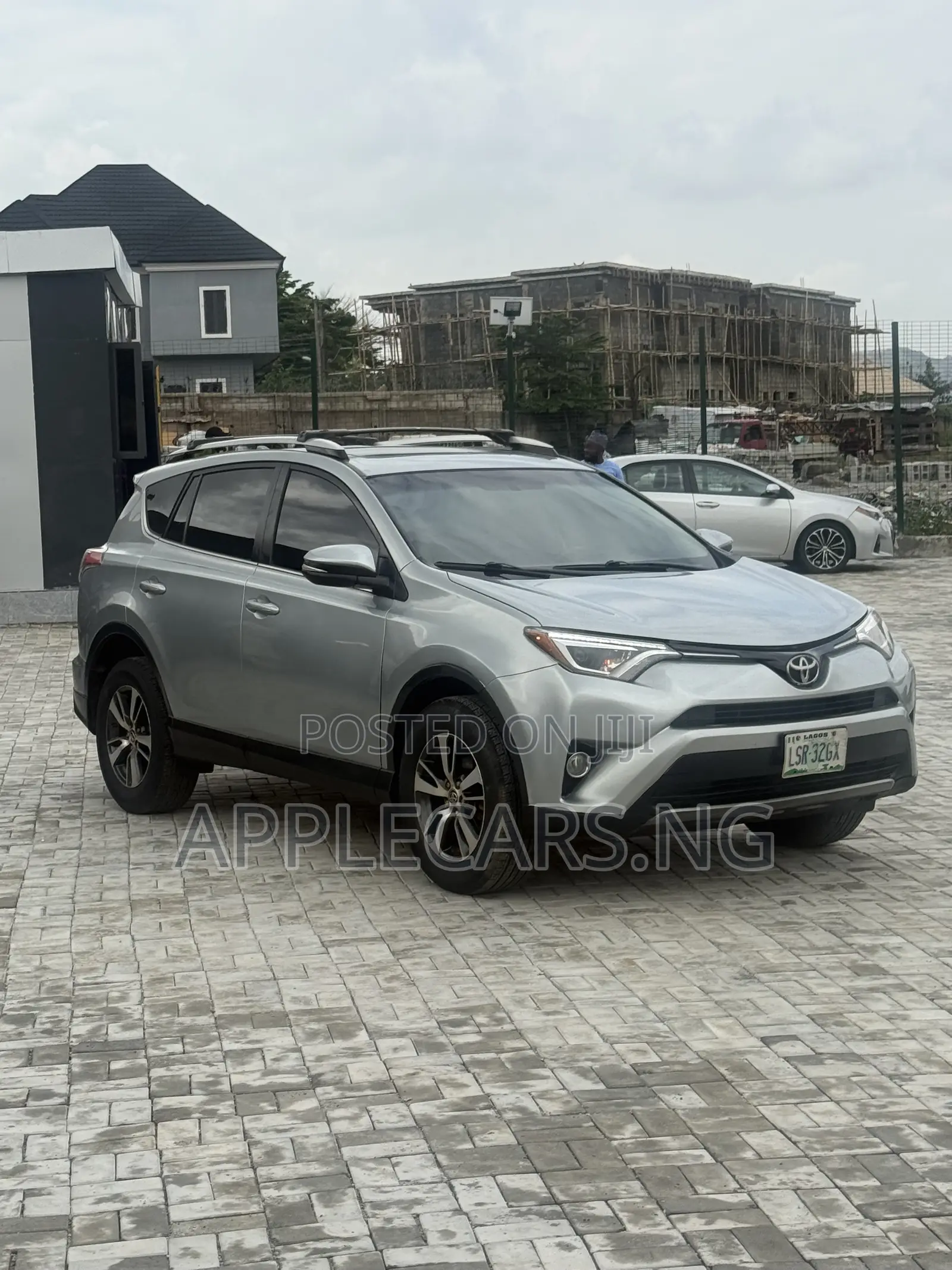 Toyota RAV4 XLE AWD (2.5L 4cyl 6A) 2016 Silver