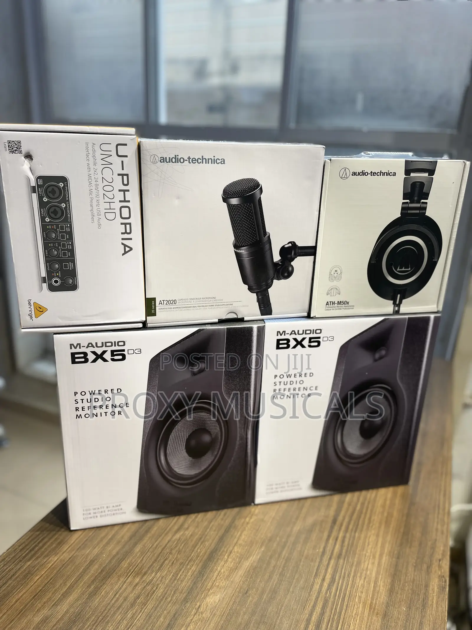 M-Audio BX5D3 Monitor, UMC202HD Soundcard, M50x Headphone AT2020 Mic