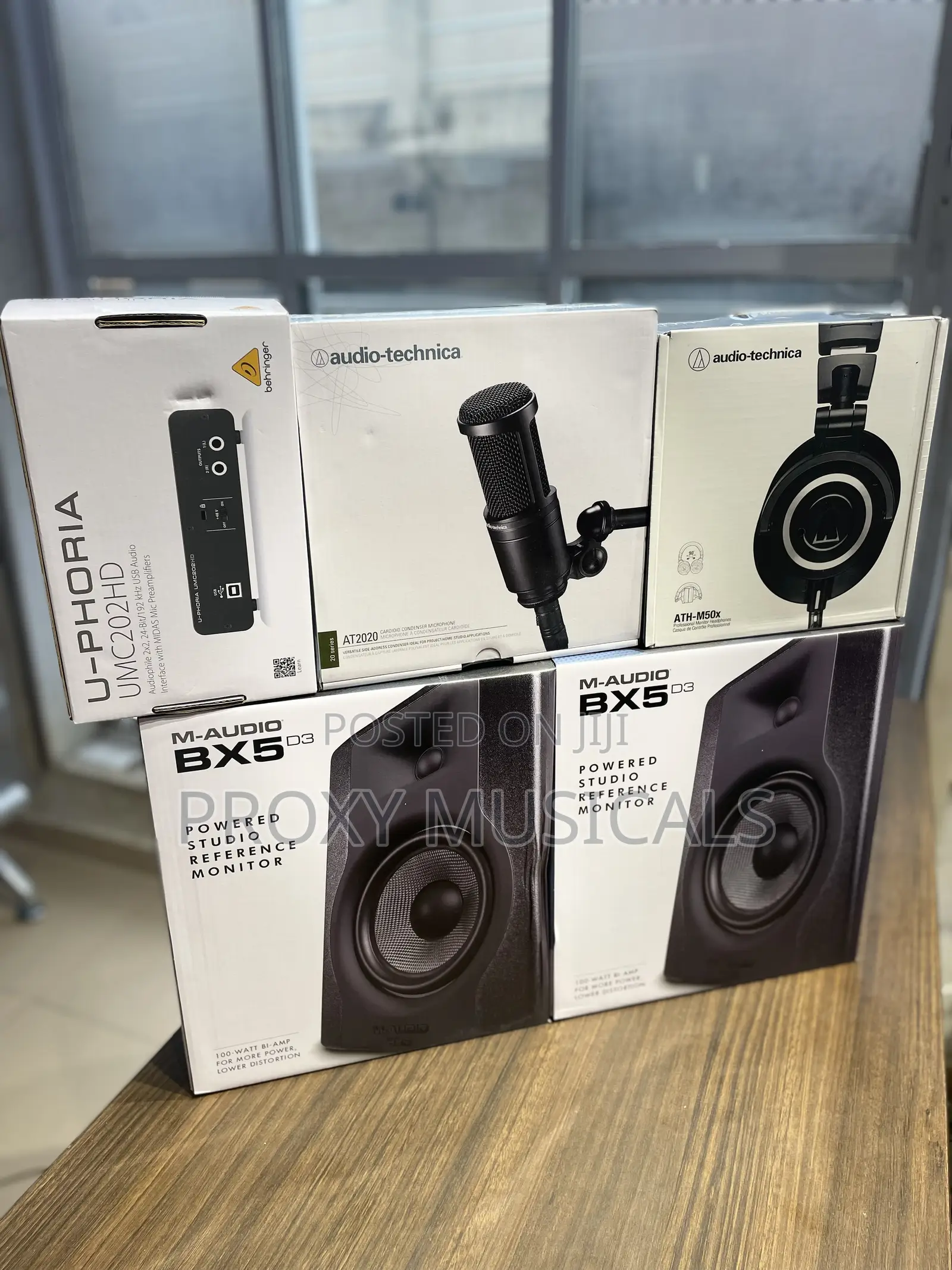 M-Audio BX5D3 Monitor, UMC202HD Soundcard, M50x Headphone AT2020 Mic