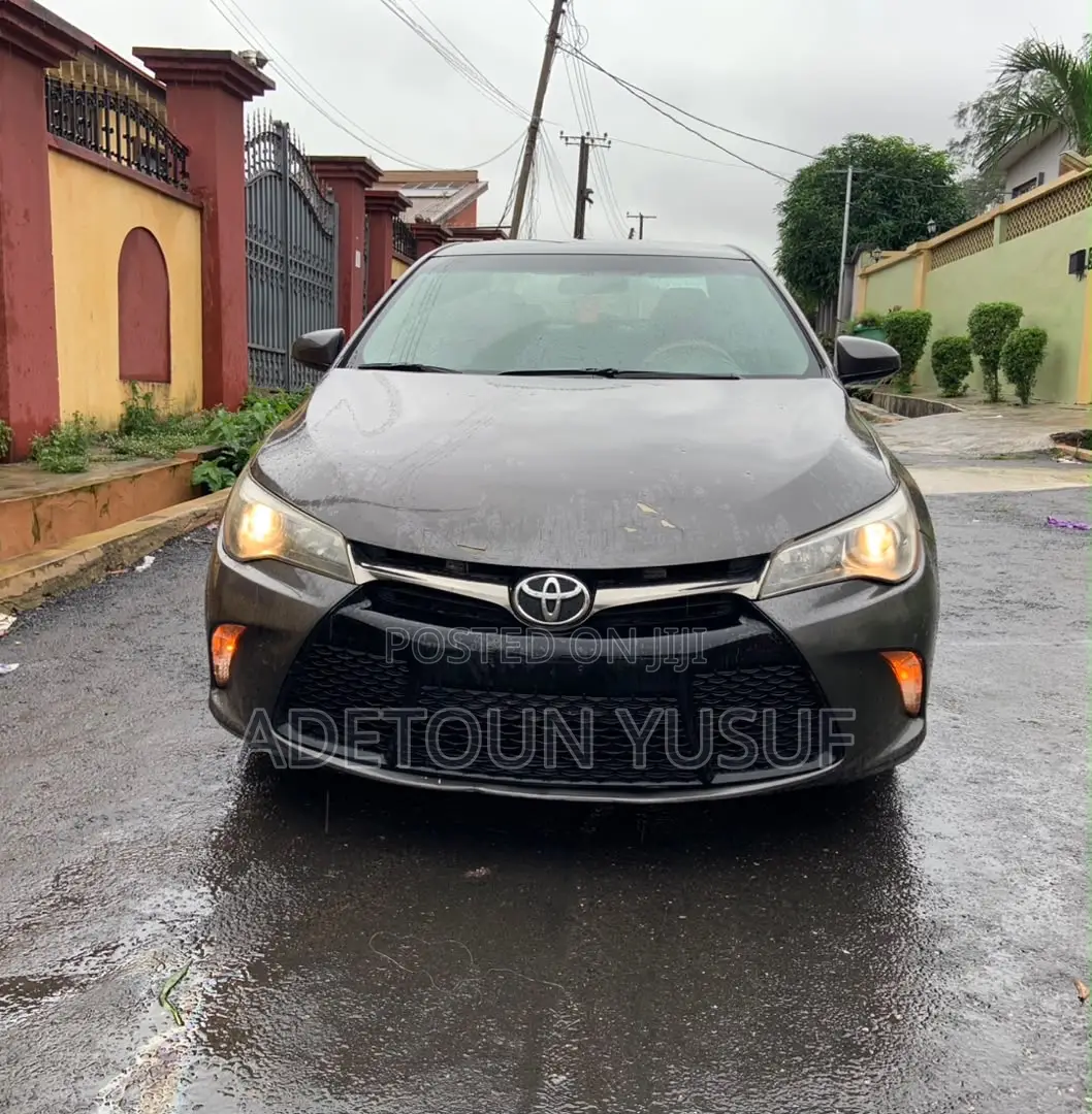 Toyota Camry SE 4dr Sedan (2.5L 4cyl 6A) 2015 Gray