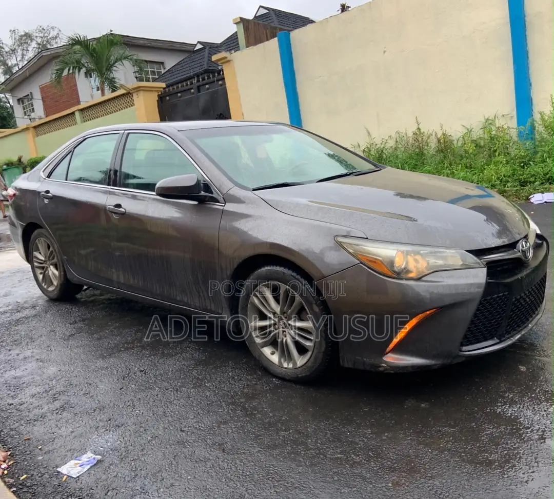 Toyota Camry SE 4dr Sedan (2.5L 4cyl 6A) 2015 Gray