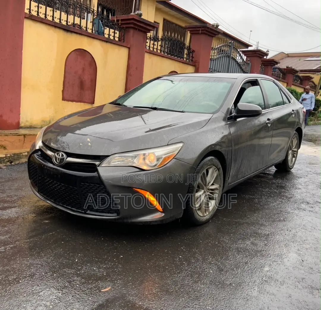 Toyota Camry SE 4dr Sedan (2.5L 4cyl 6A) 2015 Gray
