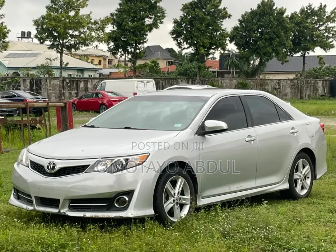 Toyota Camry SE Sport 4dr Sedan (2.5L 4cyl 6A) 2014 Silver