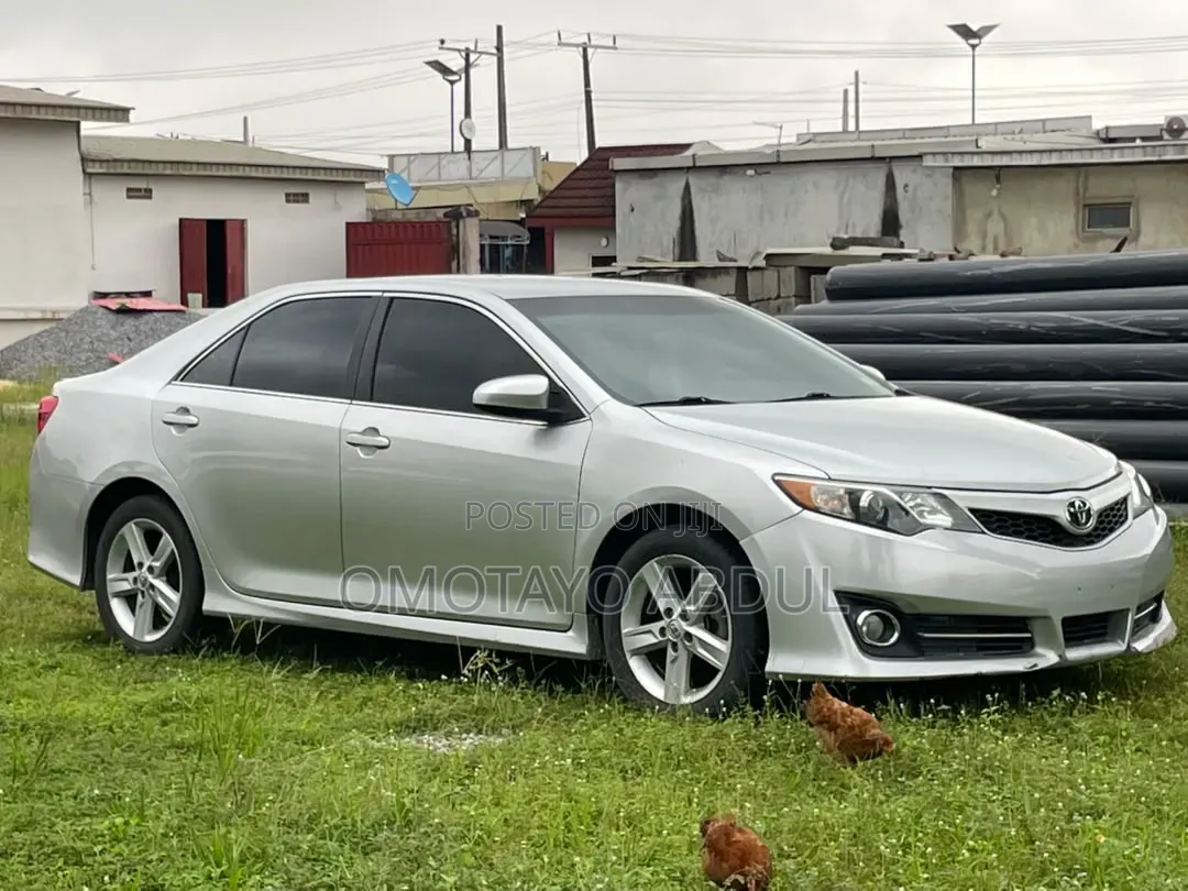 Toyota Camry SE Sport 4dr Sedan (2.5L 4cyl 6A) 2014 Silver