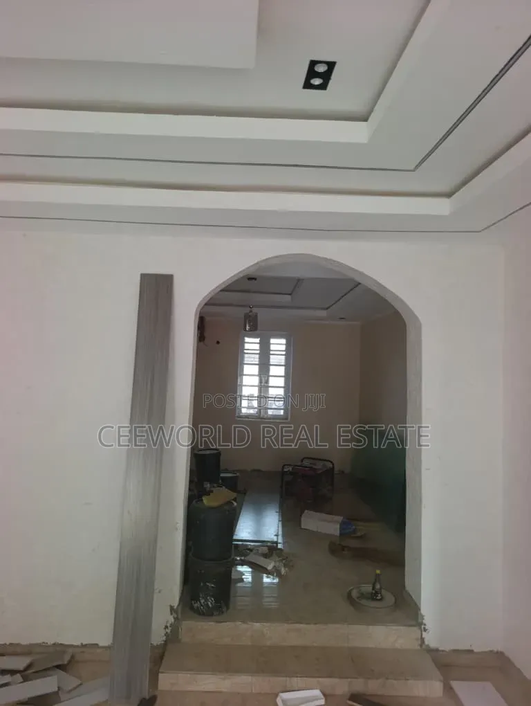 3bdrm Bungalow in Akala Estate Akobo for rent