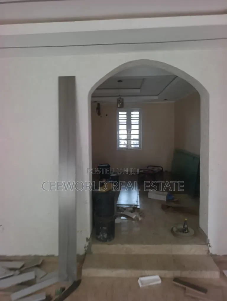 3bdrm Bungalow in Akala Estate Akobo for rent