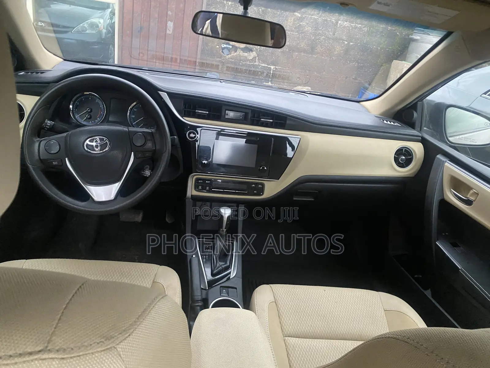 Toyota Corolla LE Eco (1.8L 4cyl 2A) 2019 Gold