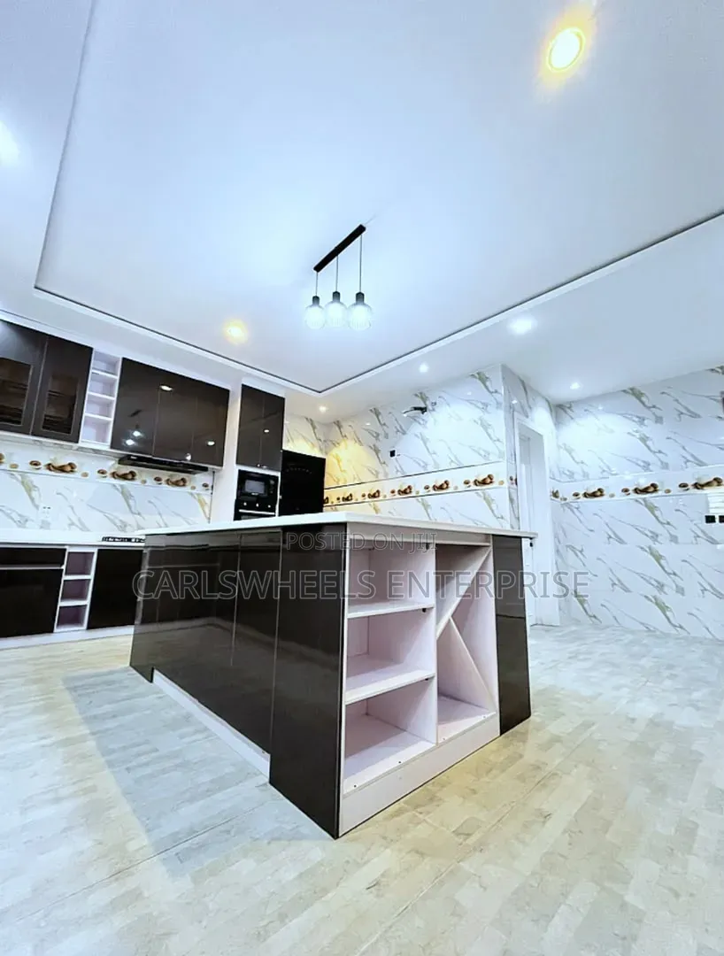6bdrm Duplex in Mayfair Garden, Awoyaya for sale
