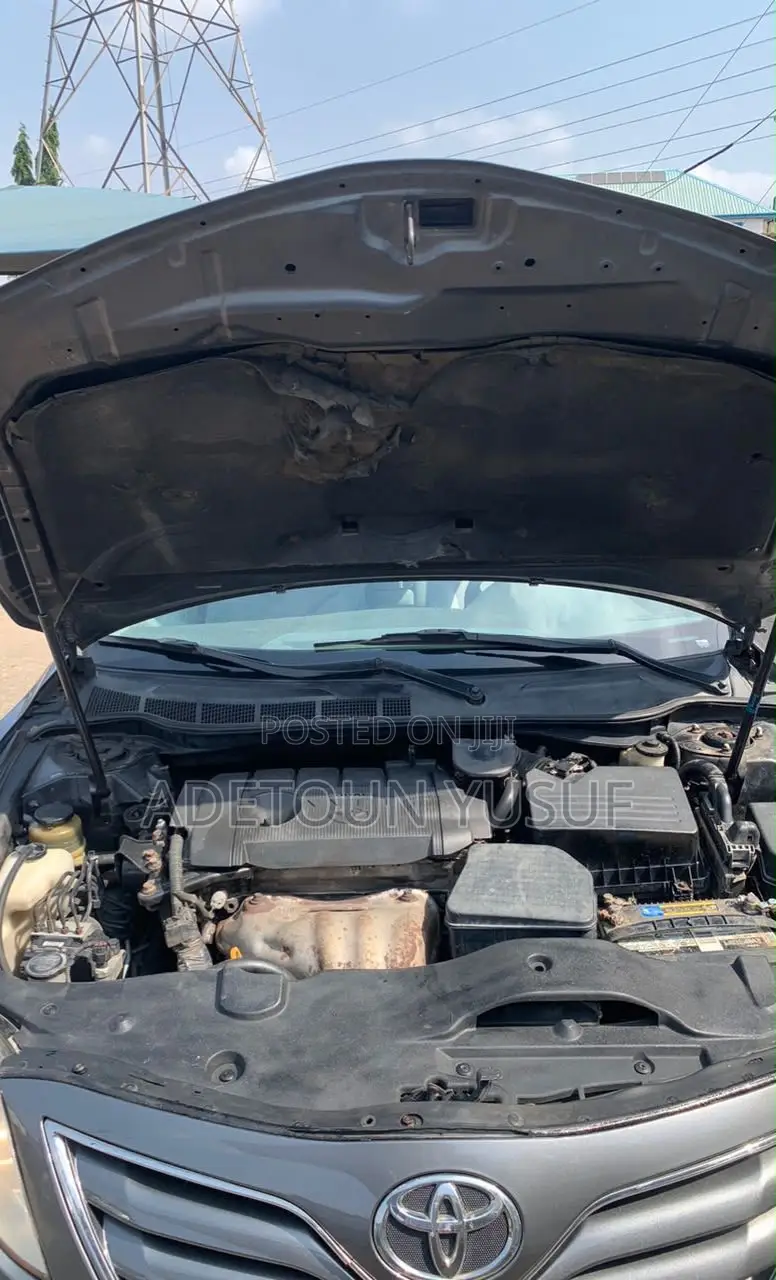 Toyota Camry LE 4dr Sedan (2.5L 4cyl 6AM) 2010 Gray