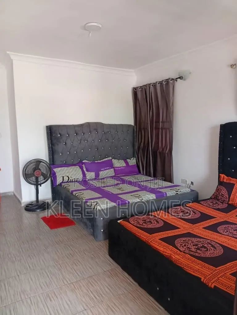 Studio Apartment With Two Beds for Short Let