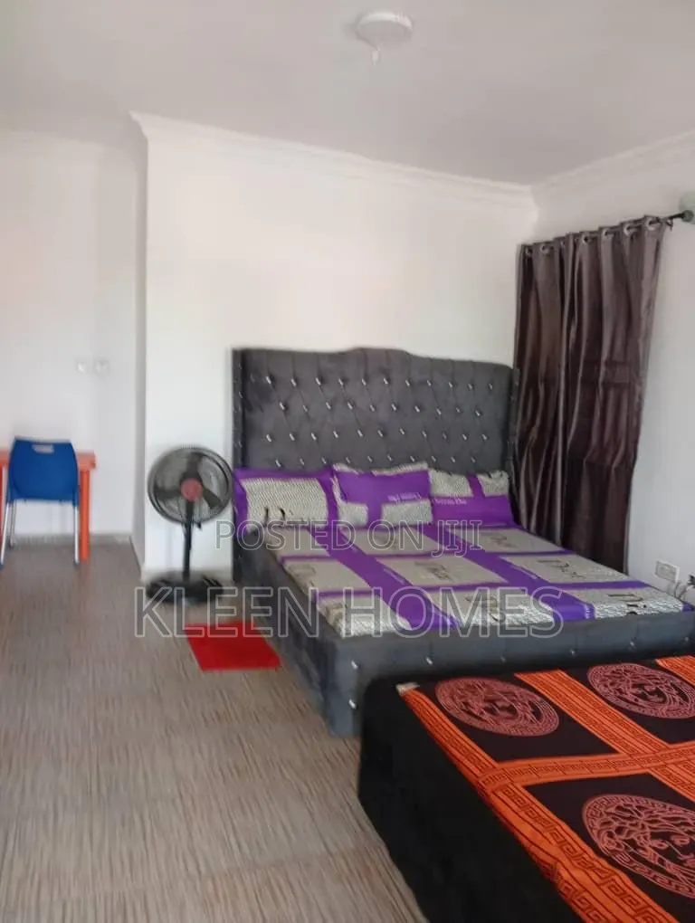 Studio Apartment With Two Beds for Short Let