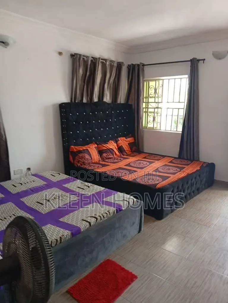 Studio Apartment With Two Beds for Short Let