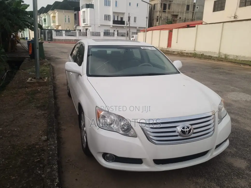 Toyota Avalon XL Sedan FWD (3.5L 6cyl 6A) 2009 White