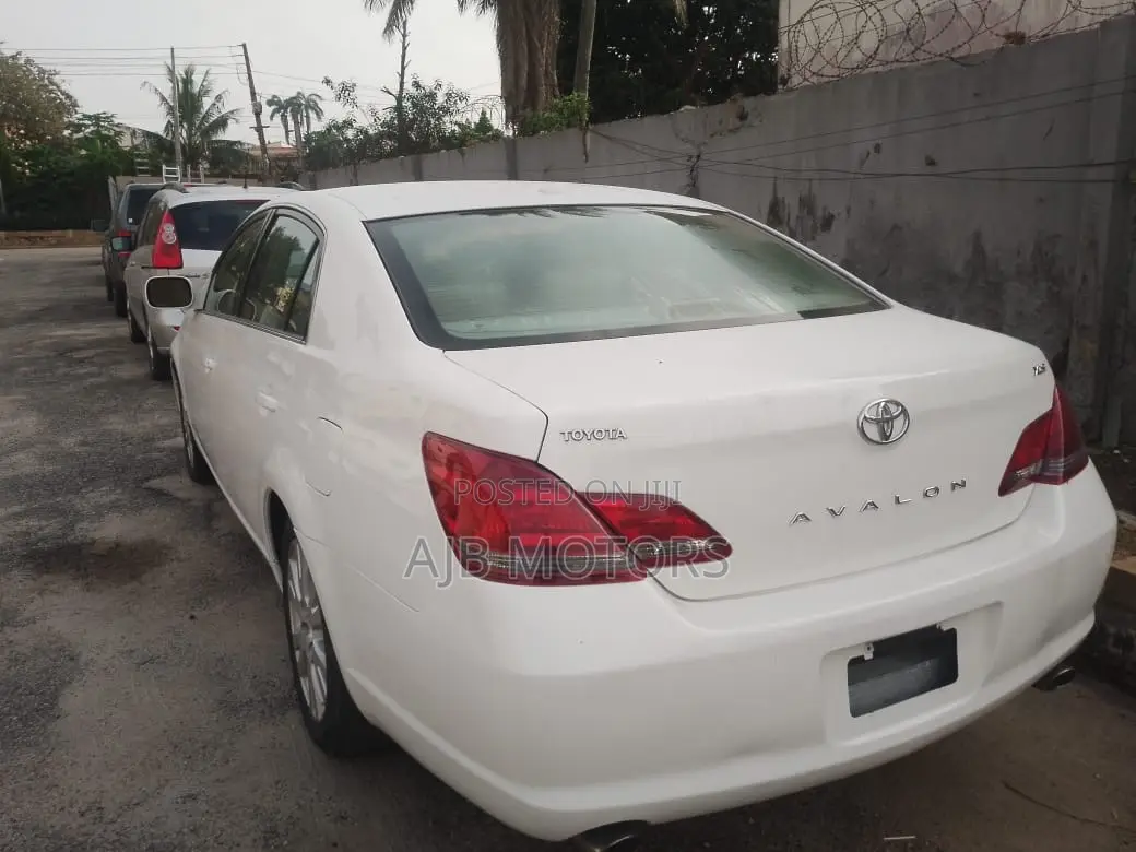 Toyota Avalon XL Sedan FWD (3.5L 6cyl 6A) 2009 White