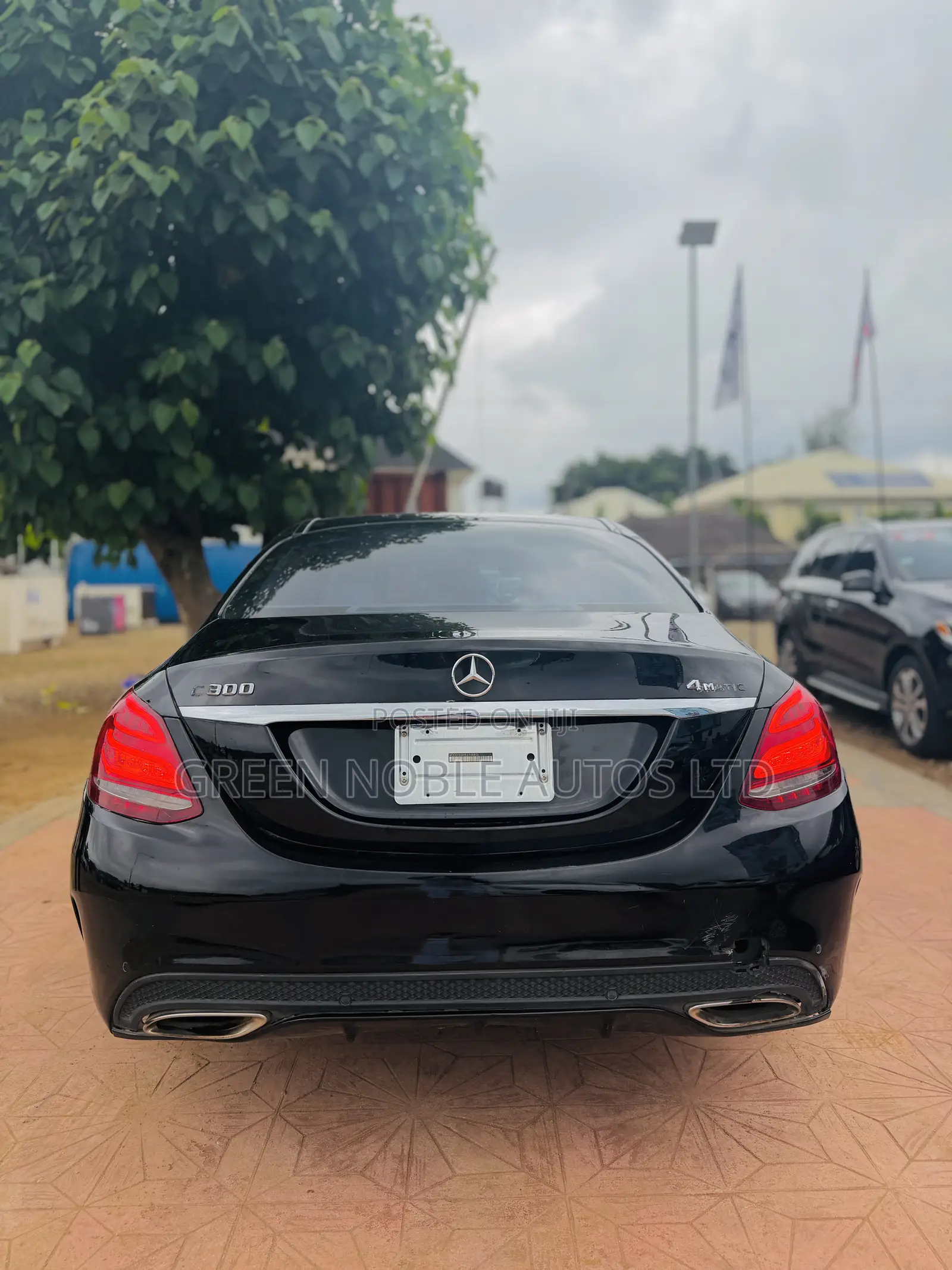 Mercedes-Benz C300 Luxury 4dr AWD 4Matic Sedan (2.0L 4cyl 7A) 2015
