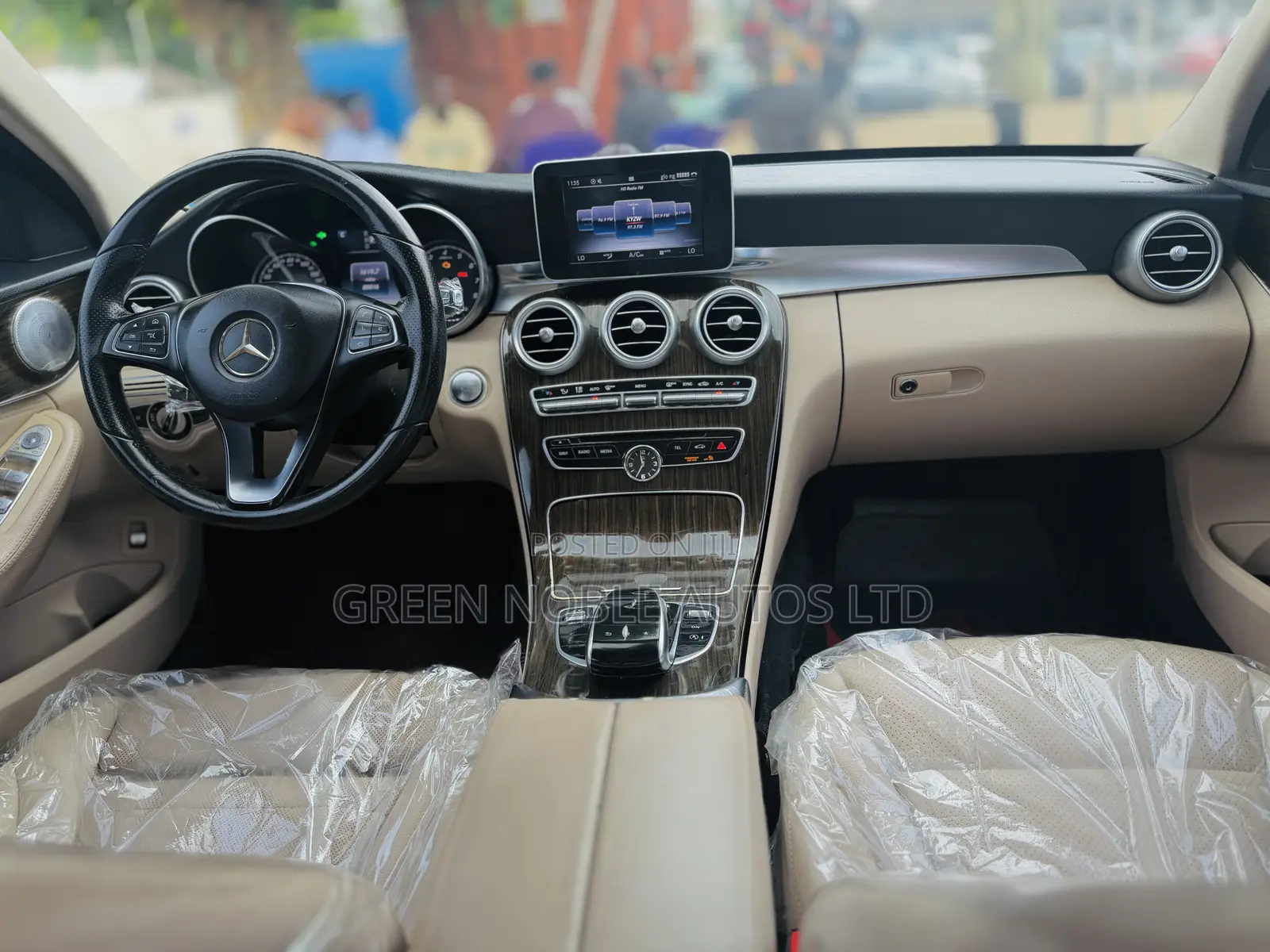 Mercedes-Benz C300 Luxury 4dr AWD 4Matic Sedan (2.0L 4cyl 7A) 2015