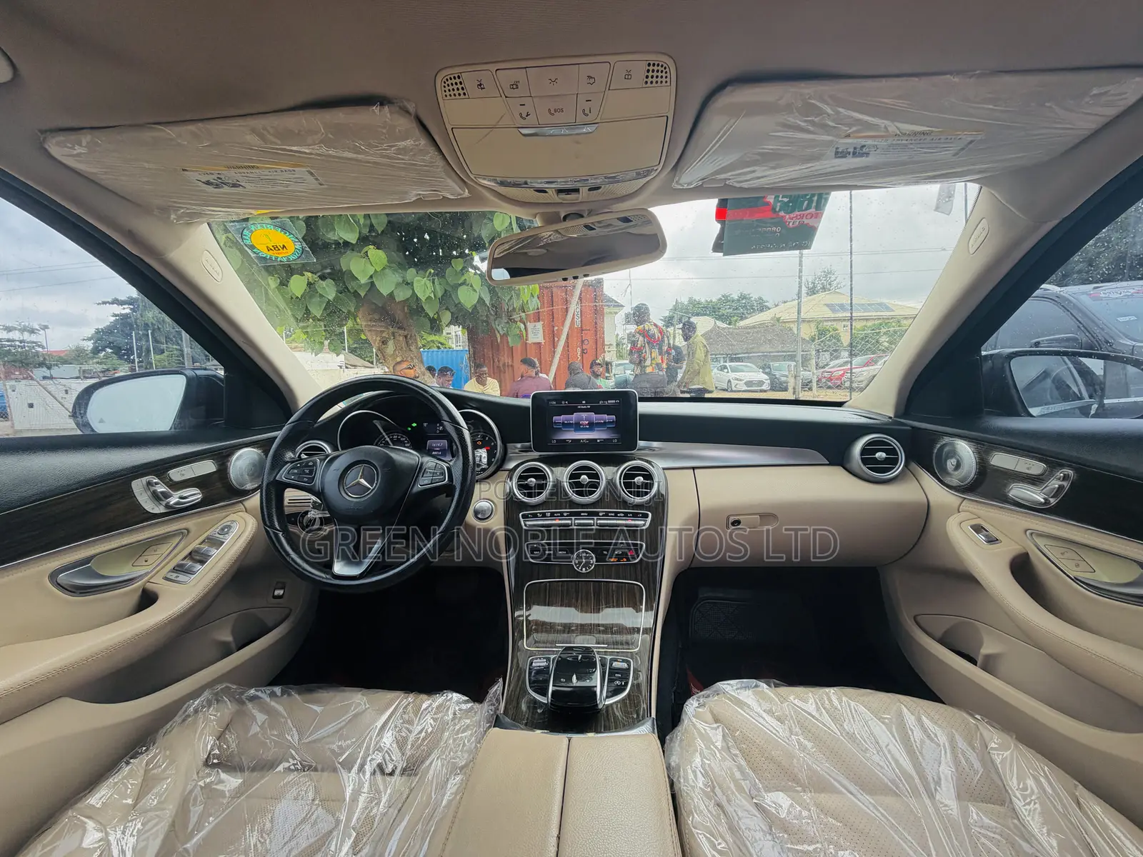 Mercedes-Benz C300 Luxury 4dr AWD 4Matic Sedan (2.0L 4cyl 7A) 2015